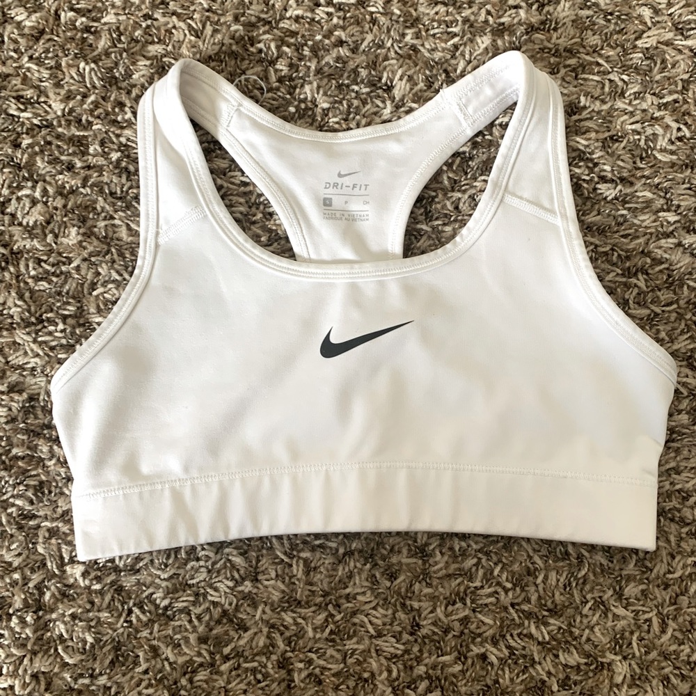White Nike sports bra. Excellent condition.
